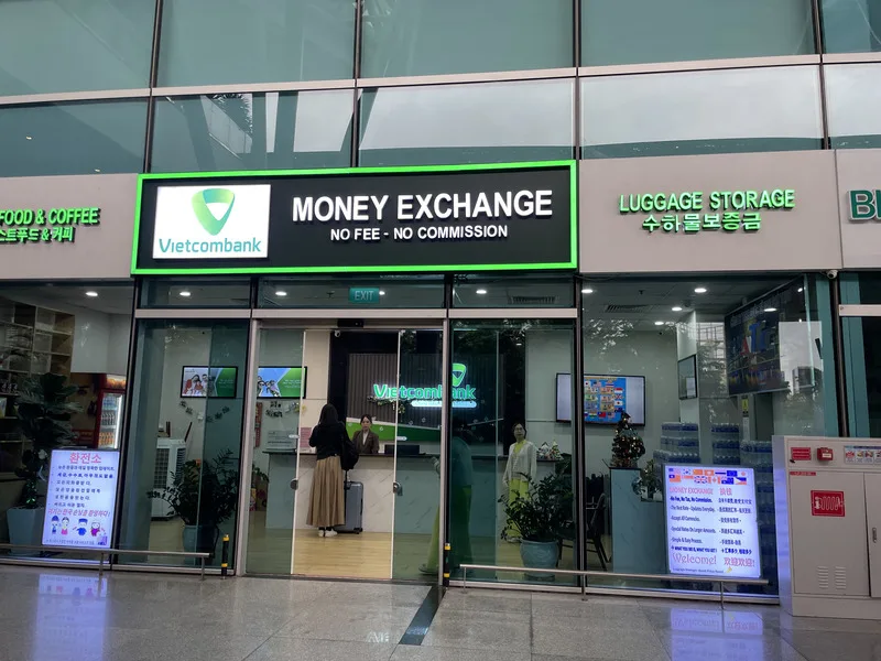 Người dùng nên đổi CAD tại ngân hàng, quầy ngoại tệ được cấp phép hoặc kênh chuyển tiền hợp pháp để đảm bảo an toàn.