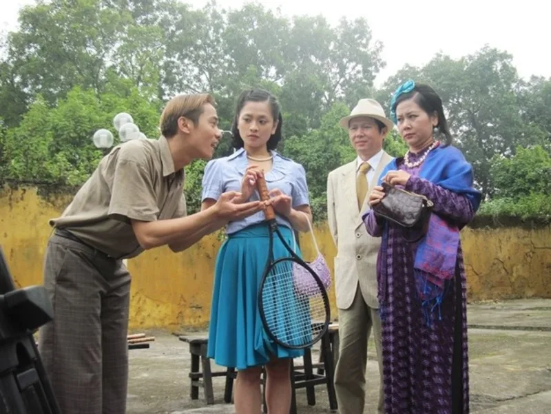Số Đỏ thành công nhờ nghệ thuật trào phúng bậc thầy, kết hợp tình huống phi lý, ngôn ngữ mỉa mai và nhân vật điển hình.
