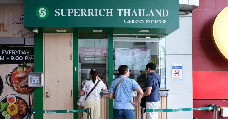 Nên đổi Baht tại ngân hàng hoặc điểm đổi tiền hợp pháp để hạn chế rủi ro