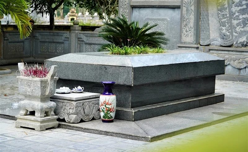 nguyen-du-la-ai